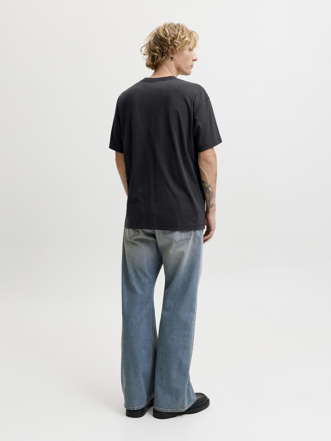 model_shot-back